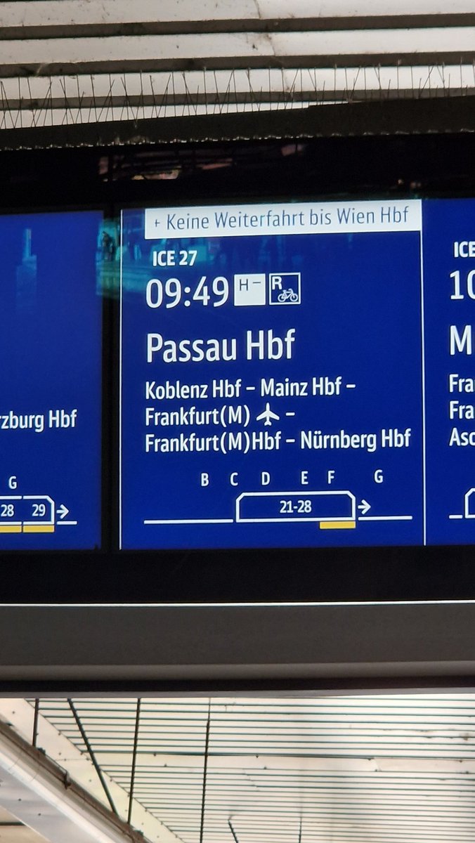 Nach Ausfall wegen Schnee, Streik und Sturm ...heute wegen Hochwasser. Bei 4 von 5 Reisen nach Wien in 10 Monaten ist der Wurm drin..