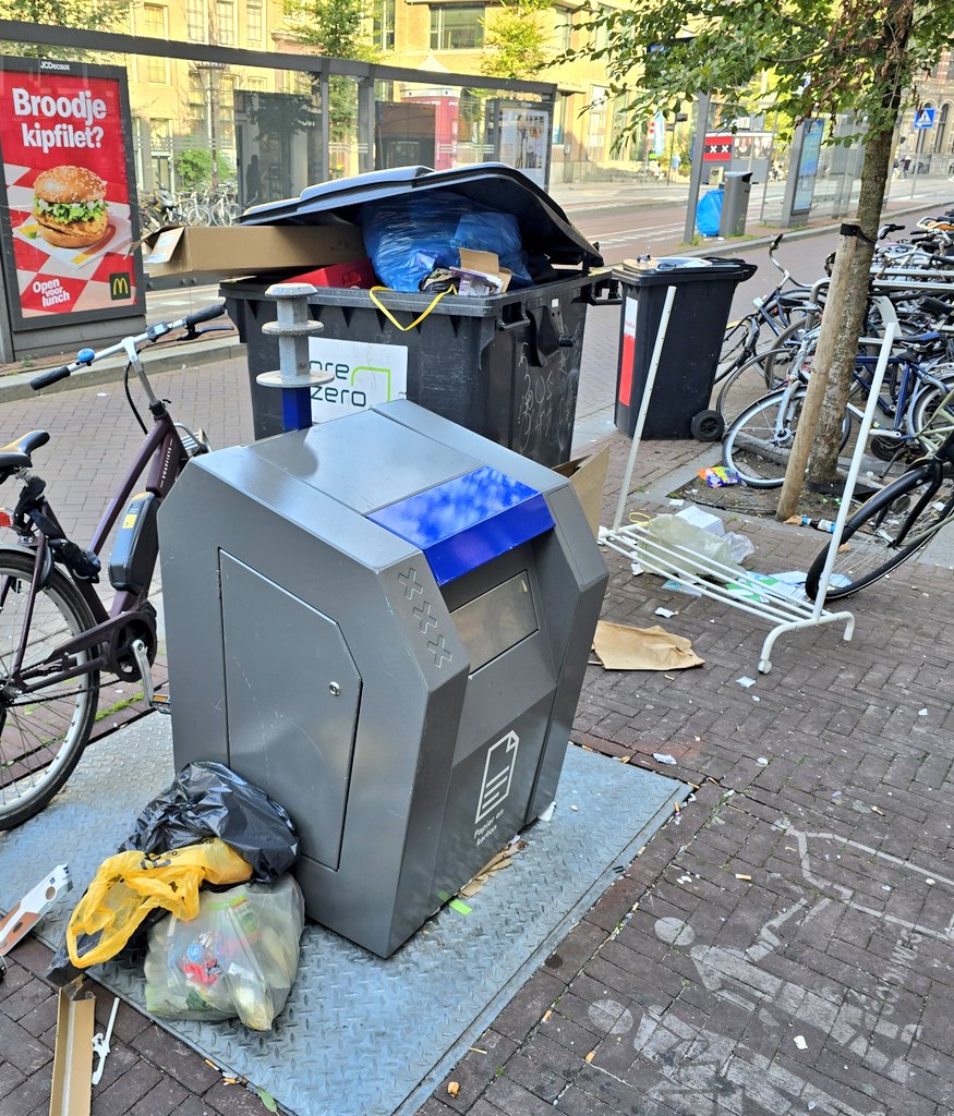 MarcelDellebeke's tweet image. @020centrum zondagochtend in 1 foto samengevat 
#Amsterdam #vuilnisbelt #dumpzone #ongediertecultivering #ratten 
#handhaving
#hahahandhaving 

@munishramlal
@woutjd @JuutK
@PreZero_NL