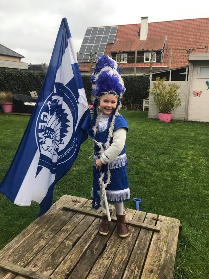 PicassoBen's tweet photo. Ons Lilly 6 jaar geleden :-) ! Vanavond de 3 punten pakken thuis tegen Mechelen :-) ! Volle bak ertegenaan en gok op een 2-0 zege voor onze Buffalo's! @KAAGent https://t.co/tsD33IwvW3