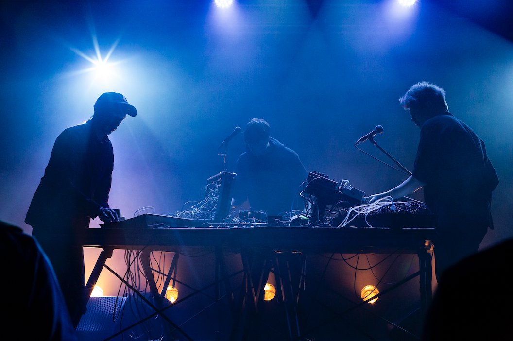 #French trio FOUDRE! ft Frédéric D. Oberland [<a href="/fdoberland/">Frédéric D. Oberland</a>], Romain Barbot [Saåad - <a href="/saaadrone/">Saåad</a>] &amp; Paul Régimbeau [@Mondkopf] shared two new songs via Nahal Recs &amp; <a href="/ZAMZAMRecords/">ZAMZAM Records</a> 🎶🎚️

sonofmarketing.com/2024/09/13/str…