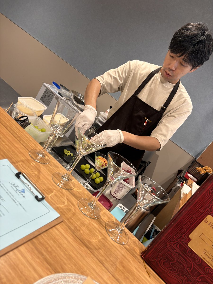 minapanda_'s tweet photo. 出会って気づけば10年以上、、ゆーちゃんのおかげで出会えた大切なCREWの友達がやってるオシャレなお店🍨
ぜひ行ってみてください🌻イラストもCREWの友達が描いてるの🫶素敵な出会いに感謝🙏

 #遊助15周年夏の大阪
#遊助
#上地雄輔
#あおいそら
#デザート屋
#滋賀
#草津 https://t.co/DFfRdKifNs