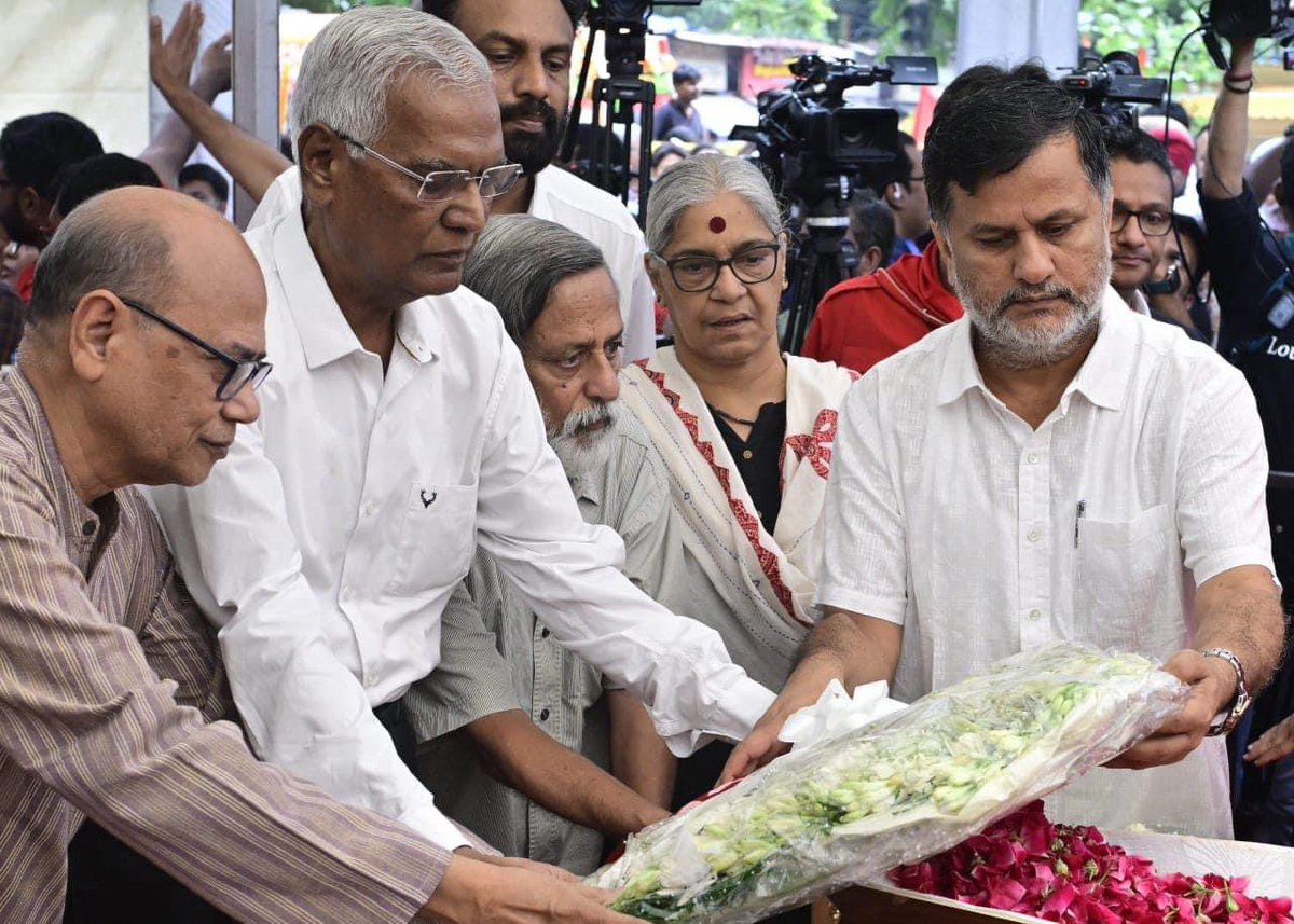 CPI leadership led by General Secretary D. Raja paid tributes to Comrade Sitaram Yechury at AKG Bhawan, Delhi.

Red Salute to Comrade Sitaram!

<a href="/ComradeDRaja/">D. Raja</a> <a href="/rkpodisha/">Rama krushna Panda</a> <a href="/AnnieRaja13/">Annie Raja</a> <a href="/bkkango/">Dr.Bhalchandra Kango</a> <a href="/Sandosh_CPI/">P. Sandosh Kumar</a>
