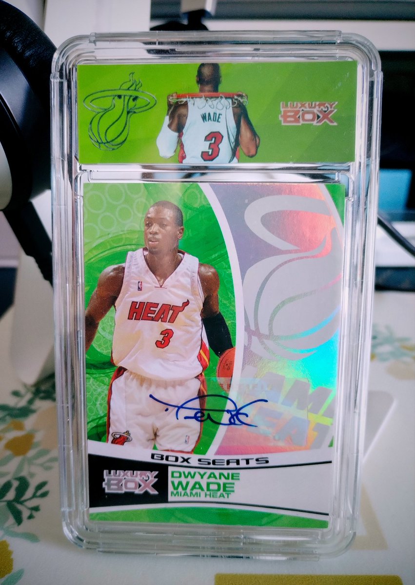 Clutch23Product's tweet photo. 🚨 CONCOURS 🚨

Je vous propose de remporter la dernière des 4 cartes de la classe HALL OF FAME 2023
signée par le légendaire Dwyane Wade 😱⚡🇺🇲

 Merci @nounoursgrospet pour le bandeau 🔥

POUR JOUER

✅ME FOLLOW
✅RT LE TWEET 
✅LIKE LE TWEET https://t.co/Umkz2EMJih