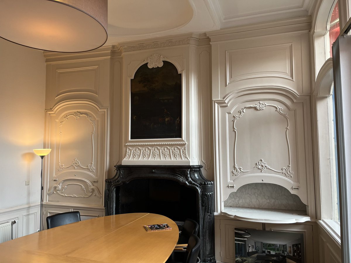 Vanochtend leid ik geïnteresseerden rond in een woonhuis/kantoor op Rapenburg 4 <a href="/OMDLeiden/">Open Monumentendagen</a> veel details uit de tweede helft van de achttiende eeuw #openmonumentendag