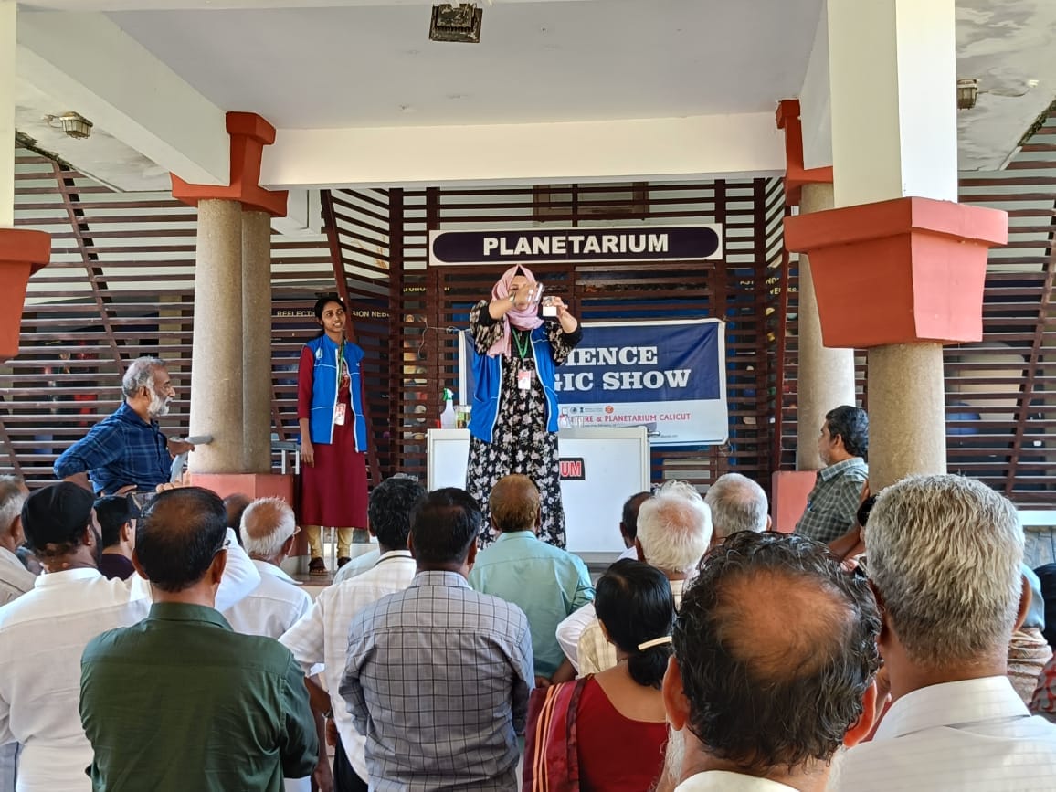 rscpcalicut's tweet image. Glimpses from the Science Show Organised for the Senior citizens by @rscpcalicut a unit of @ncsmgoi 
@vismuseum @PMOIndia  @MinOfCultureGoI 
#Sciencedemonstrationlecture #Physics #Chemistry