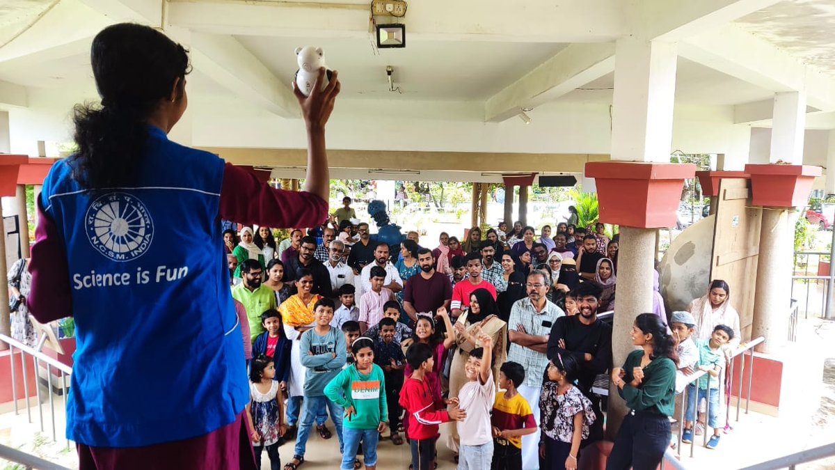 rscpcalicut's tweet image. Science Show for the museum visitors organised by @rscpcalicut a unit of @ncsmgoi 
@vismuseum @MinOfCultureGoI 
#sciencedemonstrationlecture