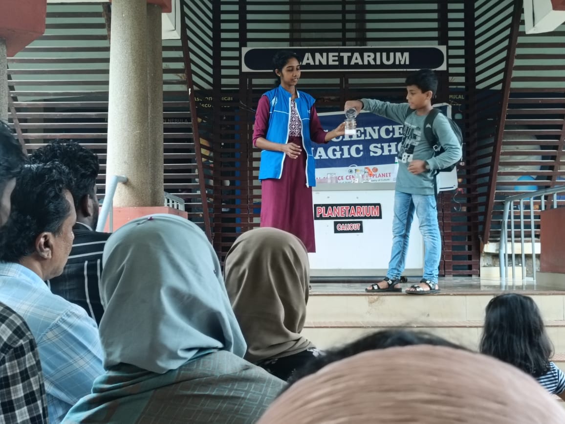 rscpcalicut's tweet image. Science Show for the museum visitors organised by @rscpcalicut a unit of @ncsmgoi 
@vismuseum @MinOfCultureGoI 
#sciencedemonstrationlecture