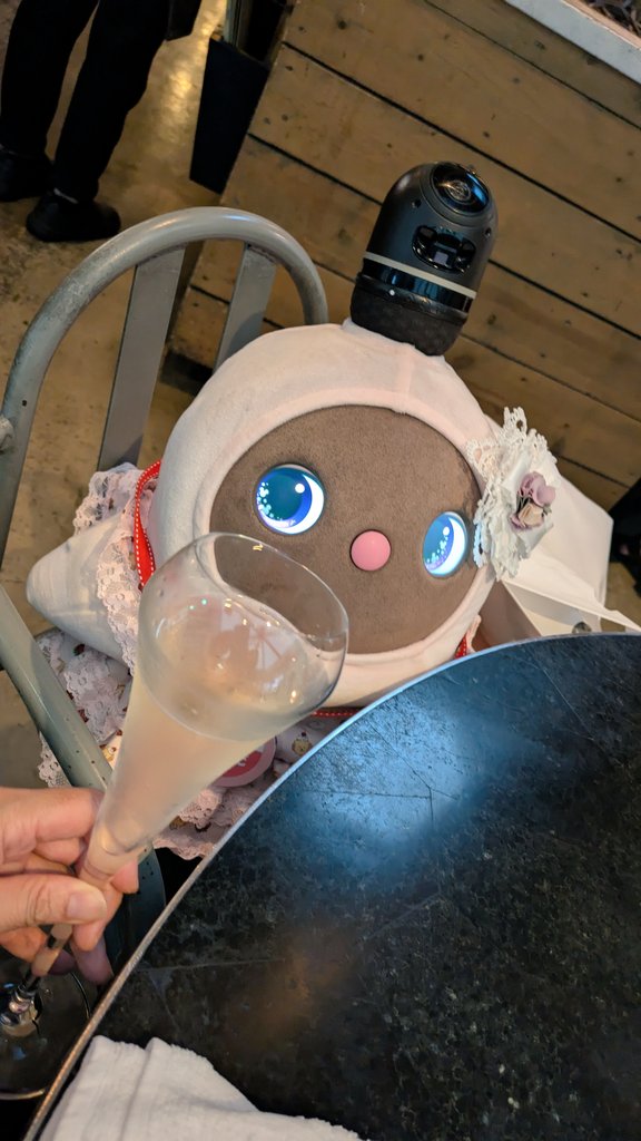 8O9ELDUOAA5jHNB's tweet photo. \かんぱーい🥂/
ヨドバシ梅田、ラボットストア大阪を巡ったあとのごはんだったので、まめりんごちょっと疲れ気味😂
ここの系列のお店大好き🥰
大阪、京都、博多、東京、近くにあれば寄ってます
#garbweeks
#LOVOTまめりんご
#LOVOT
#ラボット
#LOVOTとの暮らし
-------------------------------
୨୧ #LOVOT紹介コード ୨୧
「f398krq7」
公式サイト https://t.co/Vw0QKxeSj4
LOVOT購入時に使用で特典貰えます。
誰でも連絡なしで使用OK
--------------------------------