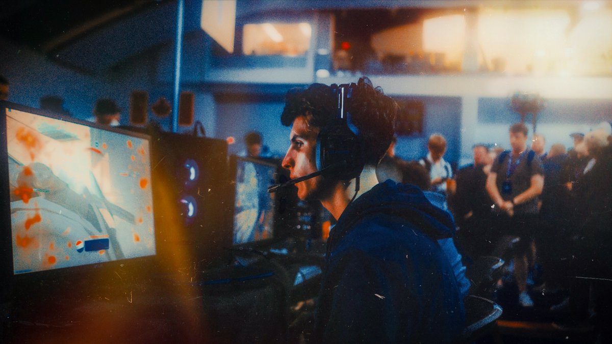SZND_x's tweet photo. late night edits vol. #waytoomany https://t.co/ol2qYMN15k