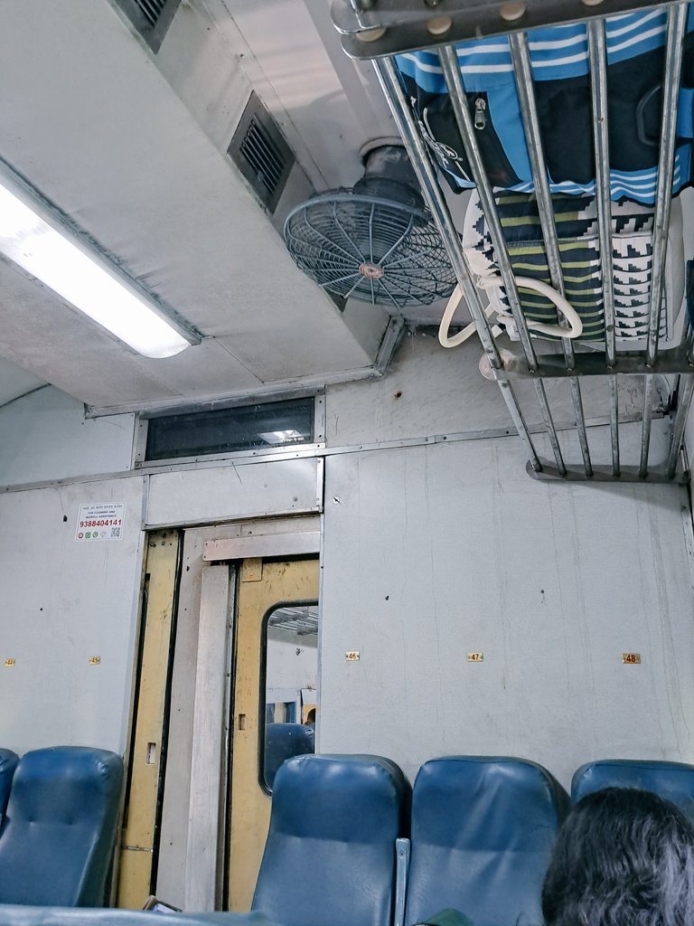 almostamermaid's tweet photo. @IRCTCofficial I'm a passenger on ERS YNK 06101. 
Since departure (~1 hour ago), power in train has gone 10+ times, at intervals of 5-6 minutes. Windows can't be opened &amp; without AC, it's too hot and humid. Passengers are being suffocated after paying for AC.
PFA pics/vids https://t.co/qwQ2g02iAc