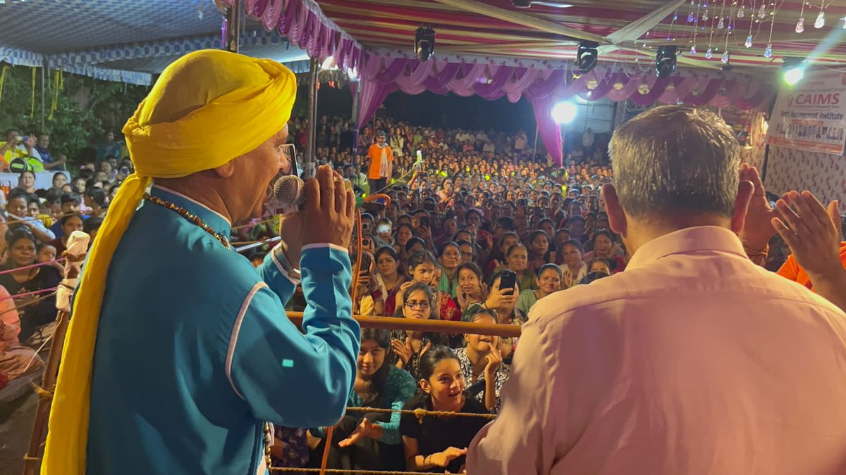 harishrawatcmuk's tweet photo. #गणपति_बप्पा_मोरया, मंगल मूर्ति मोरया..!!
शनिवार को #पदमपुर, कोटद्वार में गणेश चतुर्थी महोत्सव में प्रतिभाग कर भगवान श्री गणेश जी का आशीर्वाद लिया।
https://t.co/OoIxFRJ4ch https://t.co/RrEls681pP