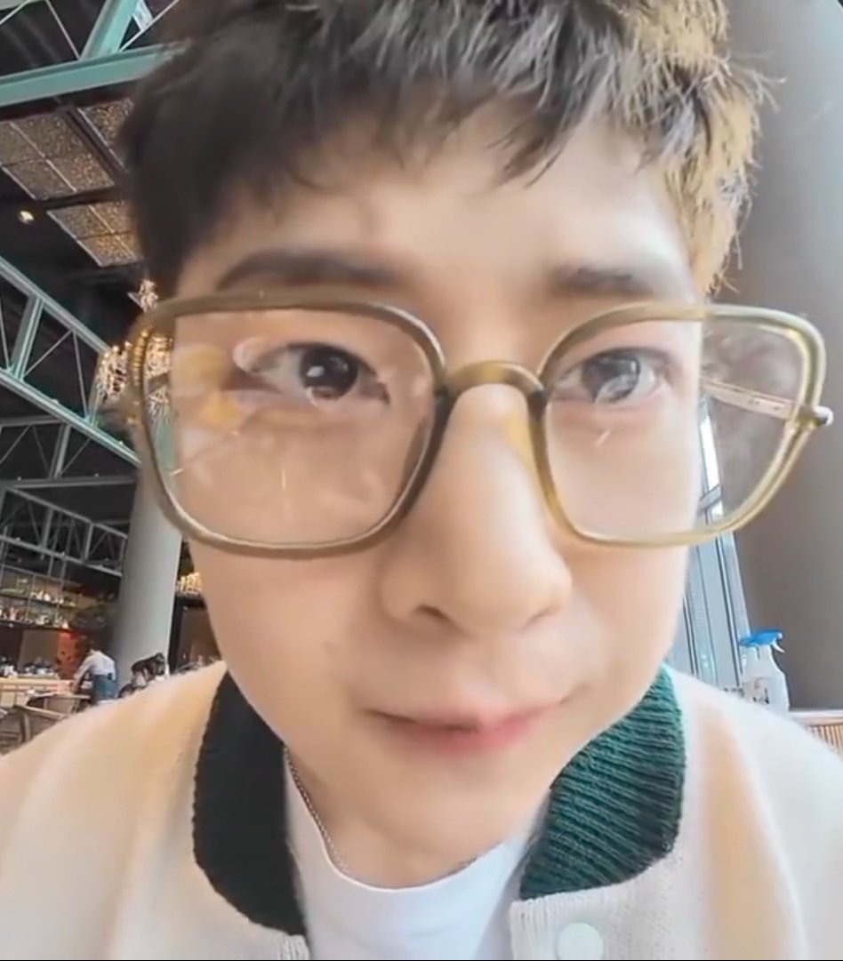 0528_files's tweet image. THIS BEING THE SAME PERSON....