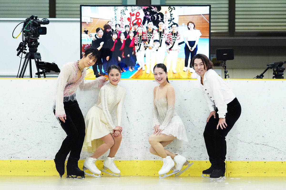 #能登半島復興チャリティー演技会 が9月15日に金沢市内で開催され、#羽生結弦 さん #無良崇人 さん #鈴木明子 さん #宮原知子 さんが演技を披露。中継でつながれた能登高校の生徒たちによる和太鼓や書道のパフォーマンスとも共演しました。©矢口亨　→続き