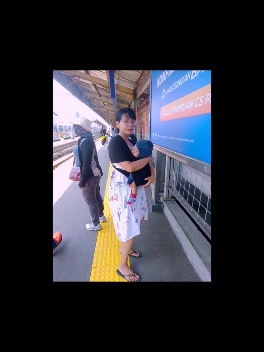 Berhasil menepati janji untuk naik KRL diusianya 7bulan😊 semoga ibu bisa membuat, bahagia bisa selalu jalan-jalan amiiiin