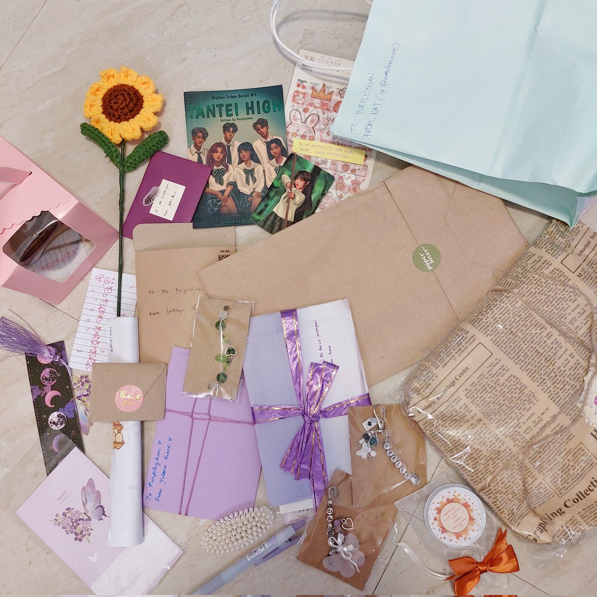 purpleyhanwp's tweet photo. Thank you so much sa mga pumunta, bumili, at nagpa-sign during MIBF. Maraming salamat din sa mga nagbigay ng gifts and letters! I had a lot of fun and I hope to see you again next time 💜

And finally, the four Erityian tribes are complete! https://t.co/prttpjm67X