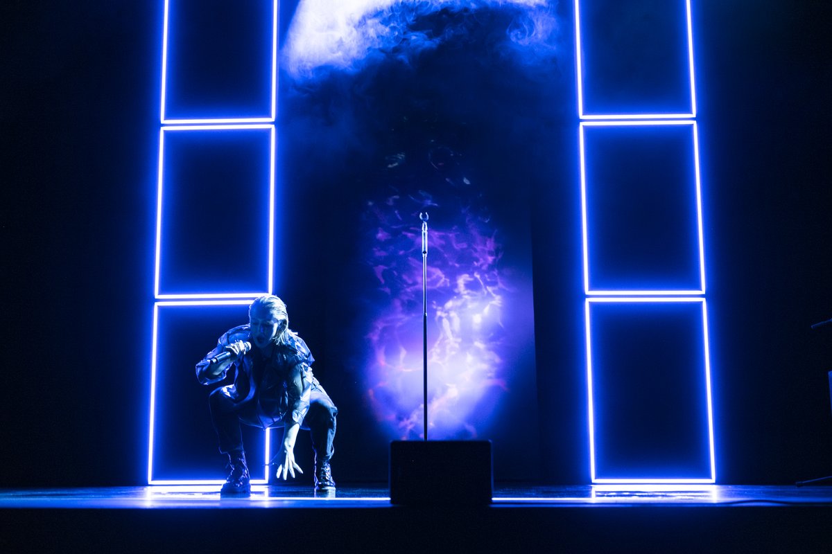 Dundee Rep (@dundeerep) on Twitter photo New Production shots for Love the Sinner by <a href="/TGKW/">Tommy Ga-Ken Wan 溫嘉勤</a> 🤩
A huge hit in 2023, it's a beautifully produced fusion of performance poetry, visual theatre and live electronic music that reflects on the meaning of being human today.
🗓️ 9 Oct
🎟️ dundeerep.co.uk/events/love-th…
<a href="/VPointTheatreCo/">Vanishing Point</a> New Production shots for Love the Sinner by <a href="/TGKW/">Tommy Ga-Ken Wan 溫嘉勤</a> 🤩
A huge hit in 2023, it's a beautifully produced fusion of performance poetry, visual theatre and live electronic music that reflects on the meaning of being human today.
🗓️ 9 Oct
🎟️ dundeerep.co.uk/events/love-th…
<a href="/VPointTheatreCo/">Vanishing Point</a>