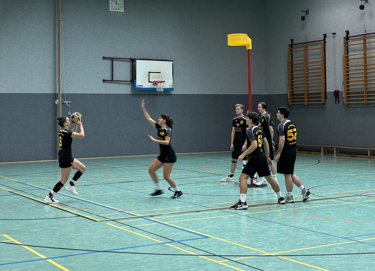 In afwachting van de eerste wedstrijd Albatros tegen Pegasus.
⁦<a href="/korfballde/">Korfball Deutschland</a>⁩ ⁦<a href="/SGP_Korfball/">SG Pegasus</a>⁩