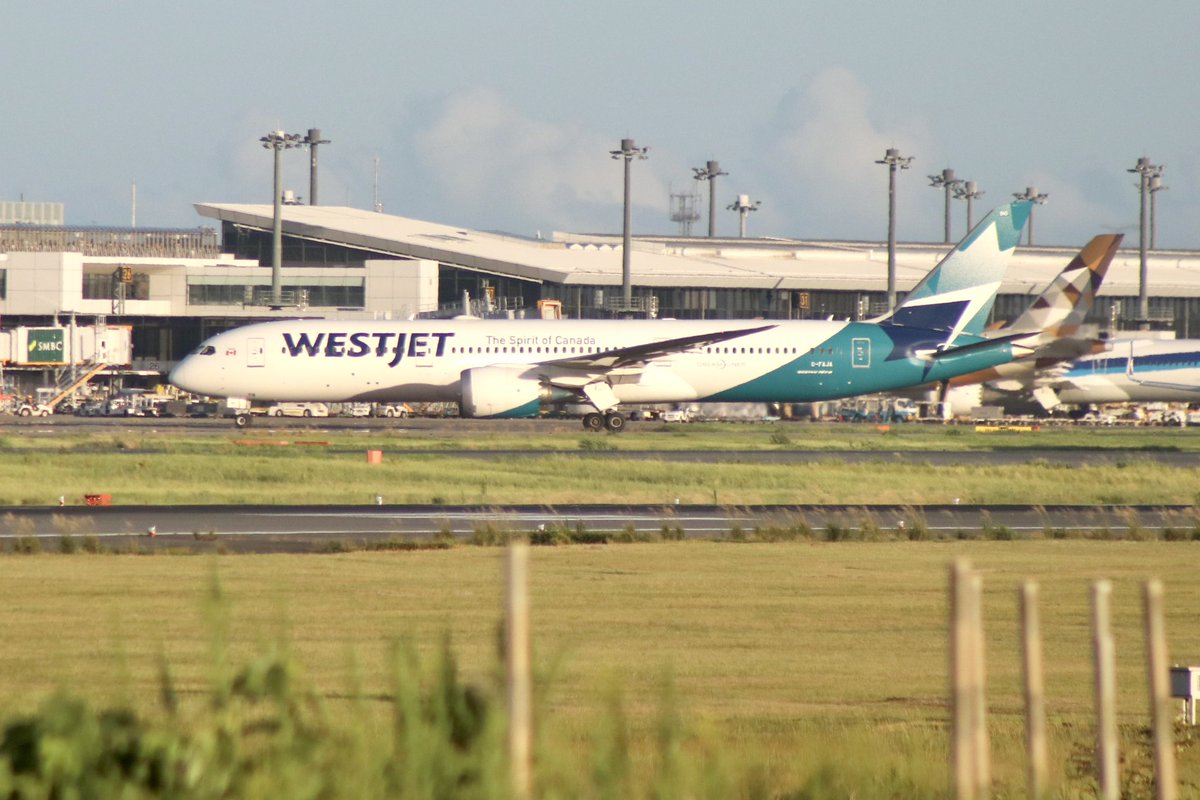 Aliceshin798's tweet image. 2024/9/15  成田国際空港

ネタホイホイな今日は、エルアル789レトロやシルク744スカイゲーツカラーは奇跡的に撮れました😂

他にもウェストジェット789やミアット738プチスペマも初撮影👌

#成田空港　#RJAA