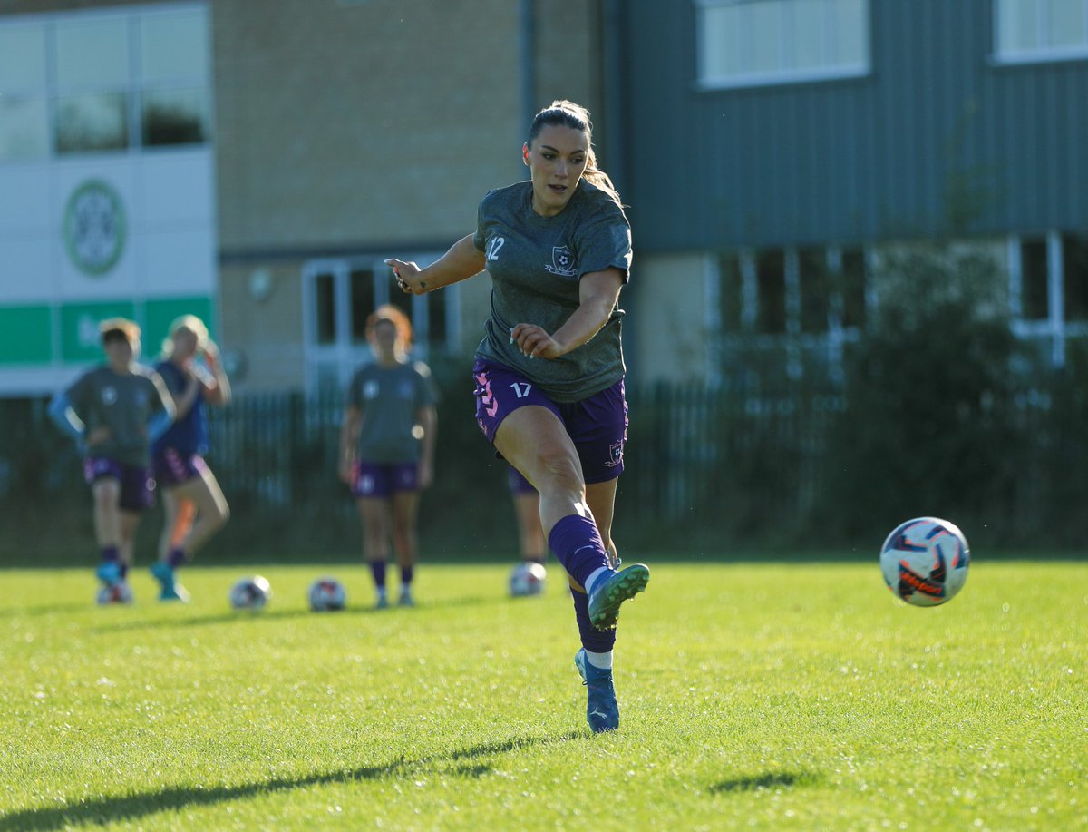 aekbocoladiesfc's tweet photo. 📸⚽
MATCH DAY PHOTOS 

@fgrfc_women v.s @aekbocoladies 

Score: 4-1

📸 @BMEastPhotos

#aekboco #AEKBocoLadies https://t.co/wlBi6V9AOH