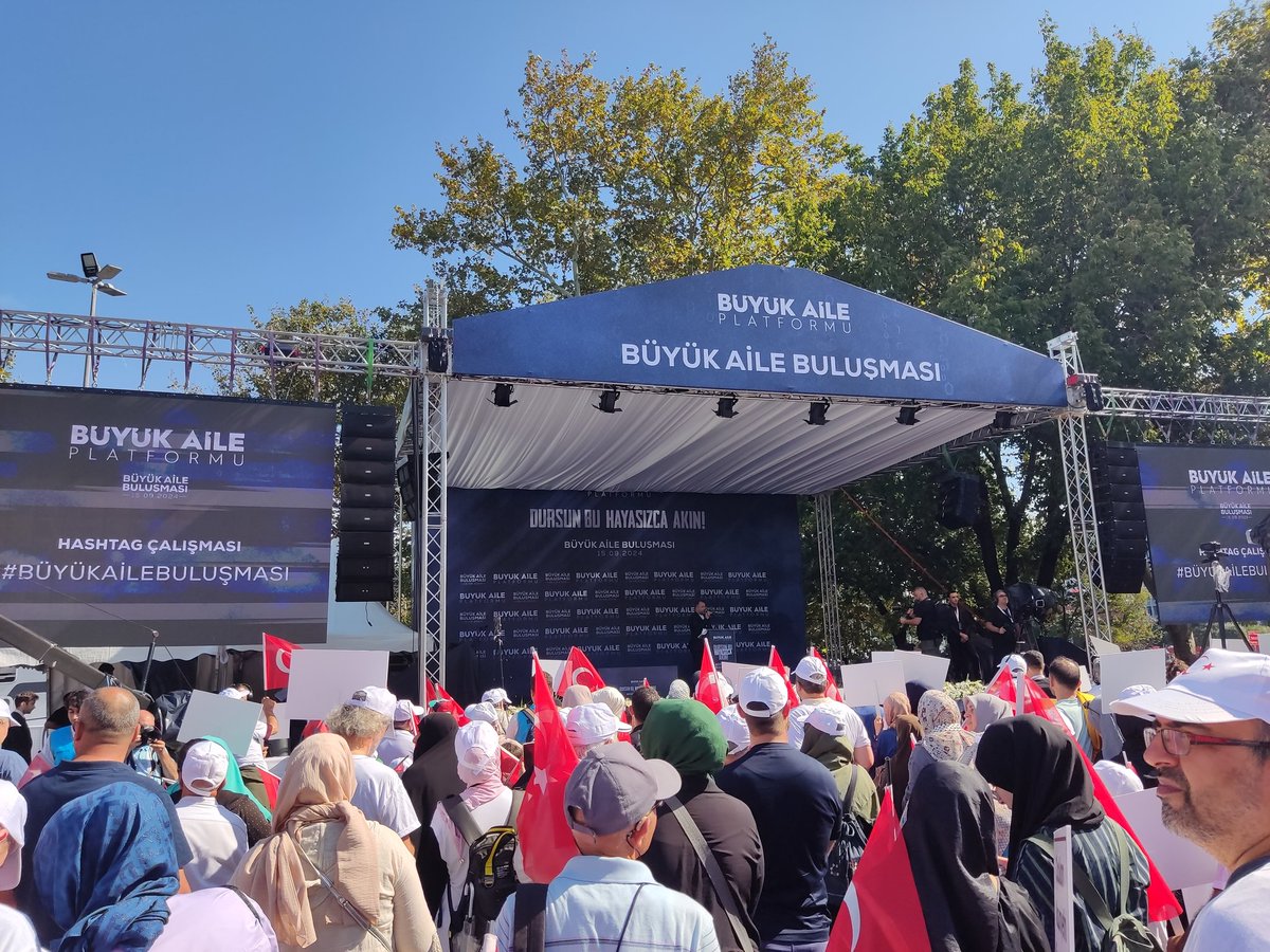 Dursun bu hayasizca akın 💪🏻
#BüyükAileBuluşması