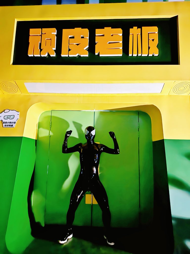 夜景还不错，🍆差点弹出来，亏了拉锁拉的紧👽