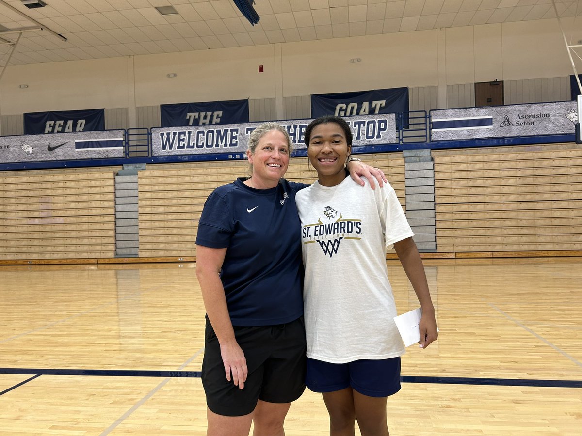 SydneyP_2025's tweet photo. Enjoyed the @SEUWBasketball camp. The competition was 🔥 
Thx @CoachJJRiehlSEU and the “player coaches”  @kianabennett8 @JaniahP1 for making this camp a great experience. https://t.co/XpltyLSBdV
