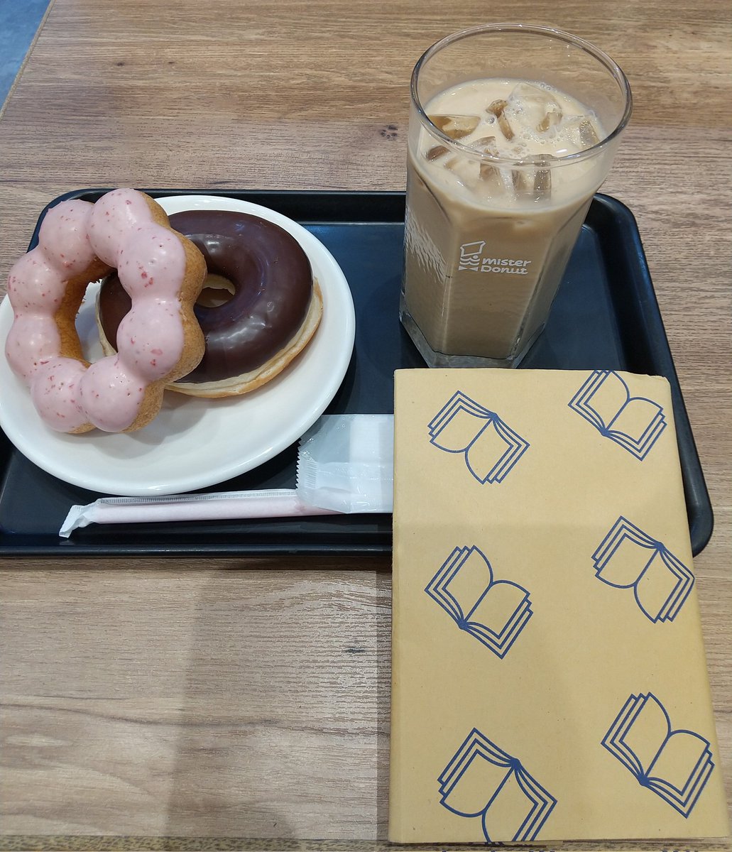 ミスドにて。
読書ができる、それは至福なのです。