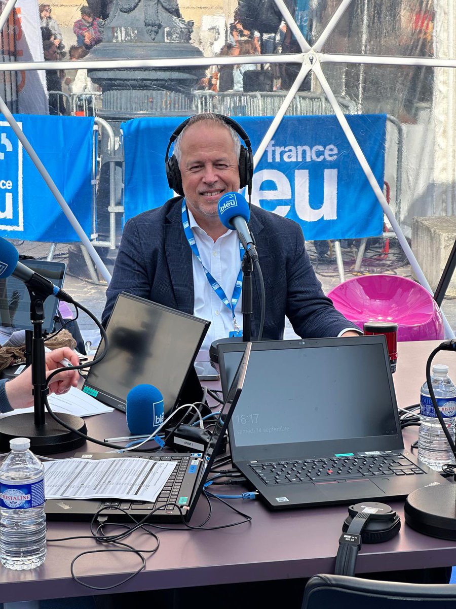 #BraderiedeLille au micro de @francebleunord pour discuter du dispositif Orange ce week-end ! Nous avons abordé un sujet crucial : la protection contre les fraudes en ligne et par téléphone. Avec Orange Cybersecure, votre sécurité est notre priorité. Rdv sur notre portail ! 🛡️
