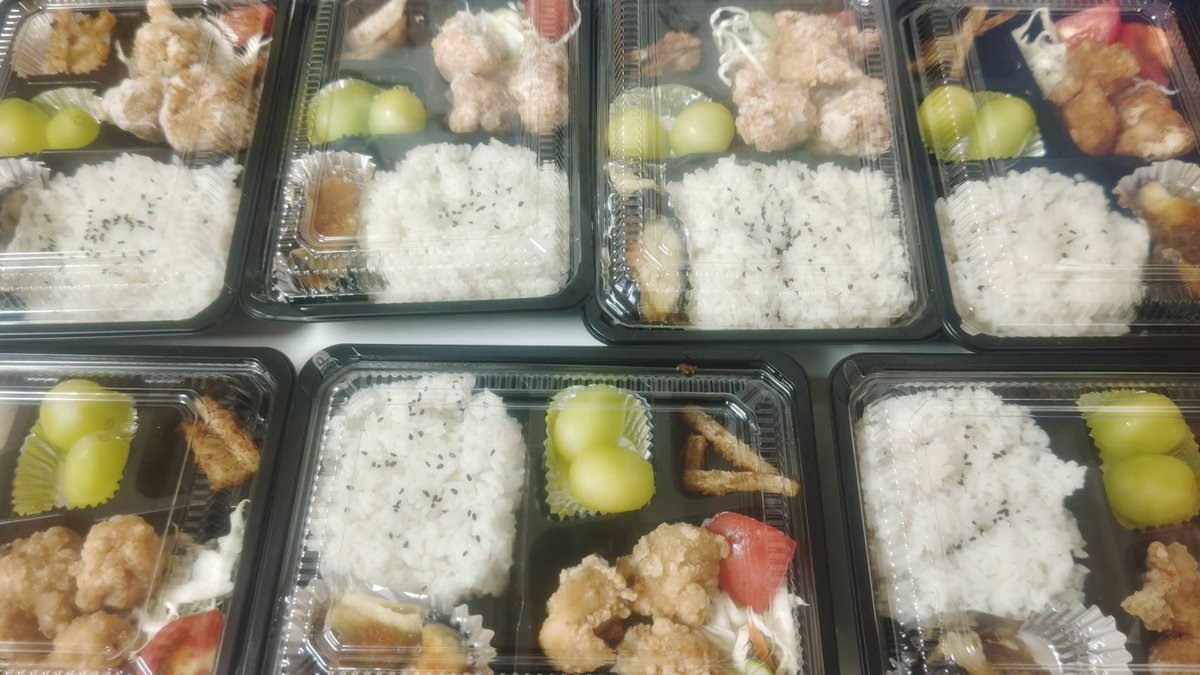 Npo_Synapse40's tweet photo. 中高生が提供するOneコインカフェとフードパントリー

鳥唐揚げ弁当
カボチャの冷製スープ
みさねのパイナップルのジャムのせヨーグルト

テイクアウトした家族から夕飯で食べるつもりがつい食べてしまったら美味しかったです

ポップカーンJr.メンバーありがとう😊

#こども食堂 #居場所つくり https://t.co/HOzTHzxaIl