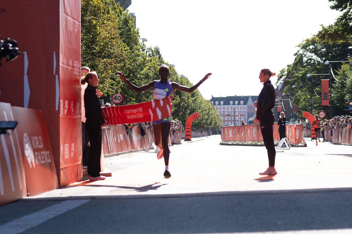 Margaret Kipkomboi is the first woman to cross the finish line at CPH Half 2024 (65:11) 🔥 See livestream and results: resultater.cphhalf.dk
#cphhalf