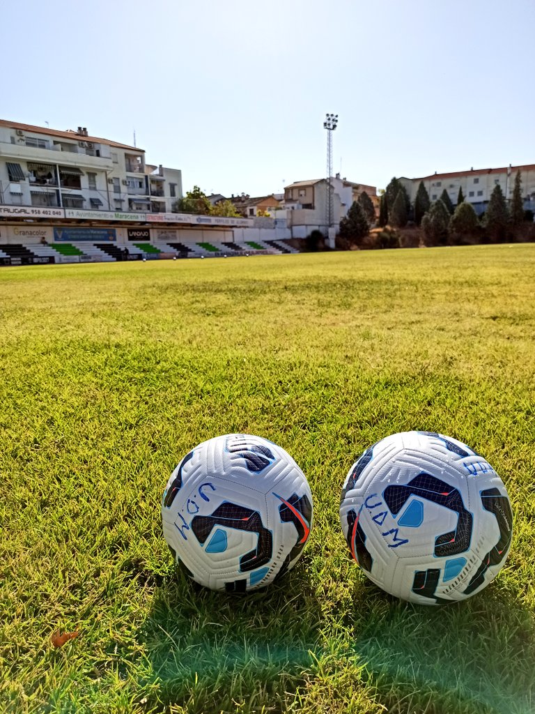 Buenos días desde la Ciudad Deportiva de Maracena, hoy arrancamos la temporada oficial del Primer Equipo con un derbi ante <a href="/AtarfeIndCF/">Atarfe Industrial CF</a>