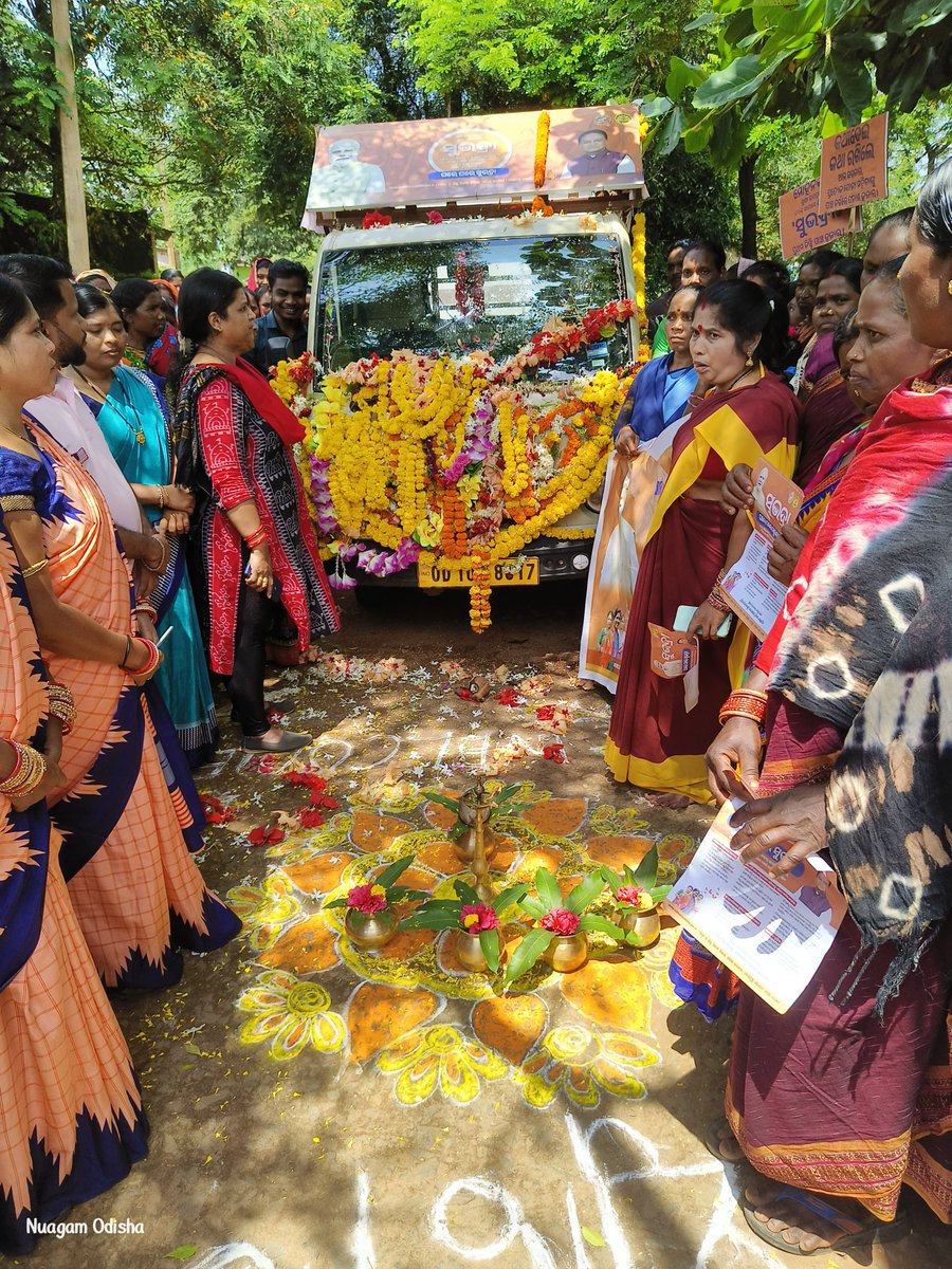 BDO_KOTPAD's tweet photo. ଆଜି ପଞ୍ଚାୟତ ସମିତି, କୋଟପାଡ଼ ଅନ୍ତର୍ଗତ ଏସ ବି ନୂଆଗାଁ ପଞ୍ଚାୟତ ଠାରେ ସୁଭଦ୍ରା ରଥ ଜରିଆରେ ଲୋକଙ୍କୁ ସୁଭଦ୍ରା ଯୋଜନା ସମ୍ପର୍କରେ ଅବଗତ କରିବା ସକାଶେ ସଚେତନତା ଅଭିଯାନ ଚାଲୁ ହୋଇଅଛି । #GhareGhareSUBHADRA #mubisubhadra #subhadrayojana
@ZP_Koraput
@CMO_Odisha
@WCDOdisha
@odisha_subhadra
@IPR_Odisha https://t.co/aRxw0aqXK6