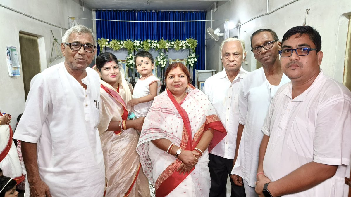 SubasiniJenaInd's tweet photo. ବସ୍ତା ବ୍ଲକ ସ୍ଥିତ ସତସଙ୍ଗ ବିହାର ଠାରେ ଯୁଗ ପୁରୁଷୋତ୍ତମ ପରମ ପ୍ରେମମୟ ଶ୍ରୀ ଶ୍ରୀ ଠାକୁର ଅନୁକୂଳ ଚନ୍ଦ୍ରଙ୍କ ୧୩୭ତମ ଶୁଭାବିର୍ଭାବ ମହାମହୋତ୍ସବ ଉପଲକ୍ଷେ ଆୟୋଜିତ ବିଶେଷ ସତସଙ୍ଗରେ ଯୋଗଦେଇ ଠାକୁରଙ୍କ ଆଶୀର୍ବାଦ ଭିକ୍ଷା କଲି ।
ବନ୍ଦେ ପୁରୁଷୋତ୍ତମ 🙏🏻

#JayGuru 
#BandePurushottamam https://t.co/GBXfE7ST2E