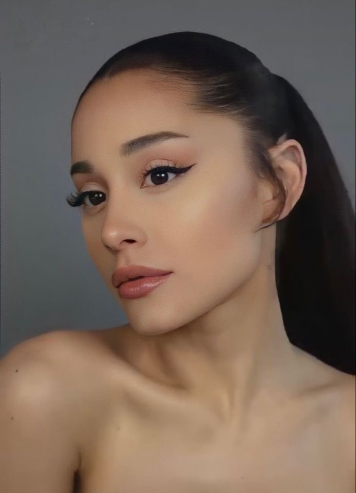 positionses's tweet photo. the twitter stans trying to convince me that either one of them is ugly 😭 y'all are delusional and stupid https://t.co/Om6ygHp6Js