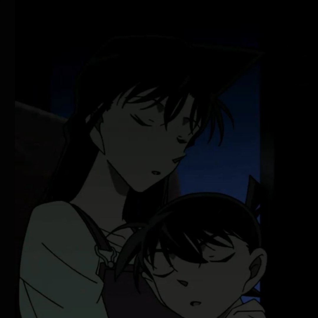 코난 때 란이랑 항상 딱 붙어서 자는 습관 생겨서 나중에 신이치 본체로 돌아가고 나서도 가끔 무의식적으로 이러고 잘 것 같음 ㅜㅜㅋㅋㅋㅋ 

그러다가 깨닫고 부끄러워 하는 신란이 보고 싶다…