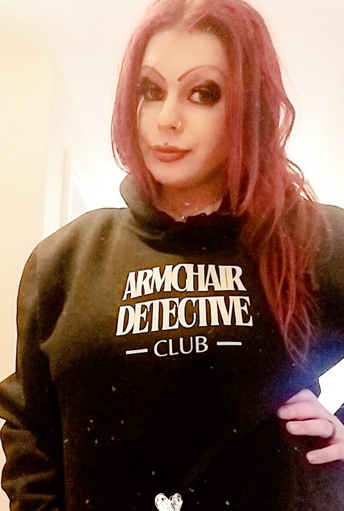 Adore my new merch from <a href="/emmakennytv/">Emma Kenny</a> I have the t-shirt as well. Amazing quality, so cozy.  All the merch is equisite. 🥰
