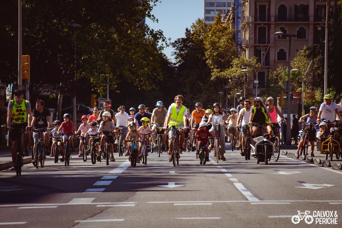 📢 La bicicletada familiar de la festa fajor de l'Esquerra de l'Eixample celebra la 10a edició el pròxim diumenge 29/09! 🎉

📝 Inscriu-te aquí  i repetim la foto de l'any passat! 👉 forms.gle/objun5C1au24oR… 🙂

📷 <a href="/Calvox_Periche/">Calvox&Periche</a> <a href="/SergiPeriche/">Sergi Periche</a>