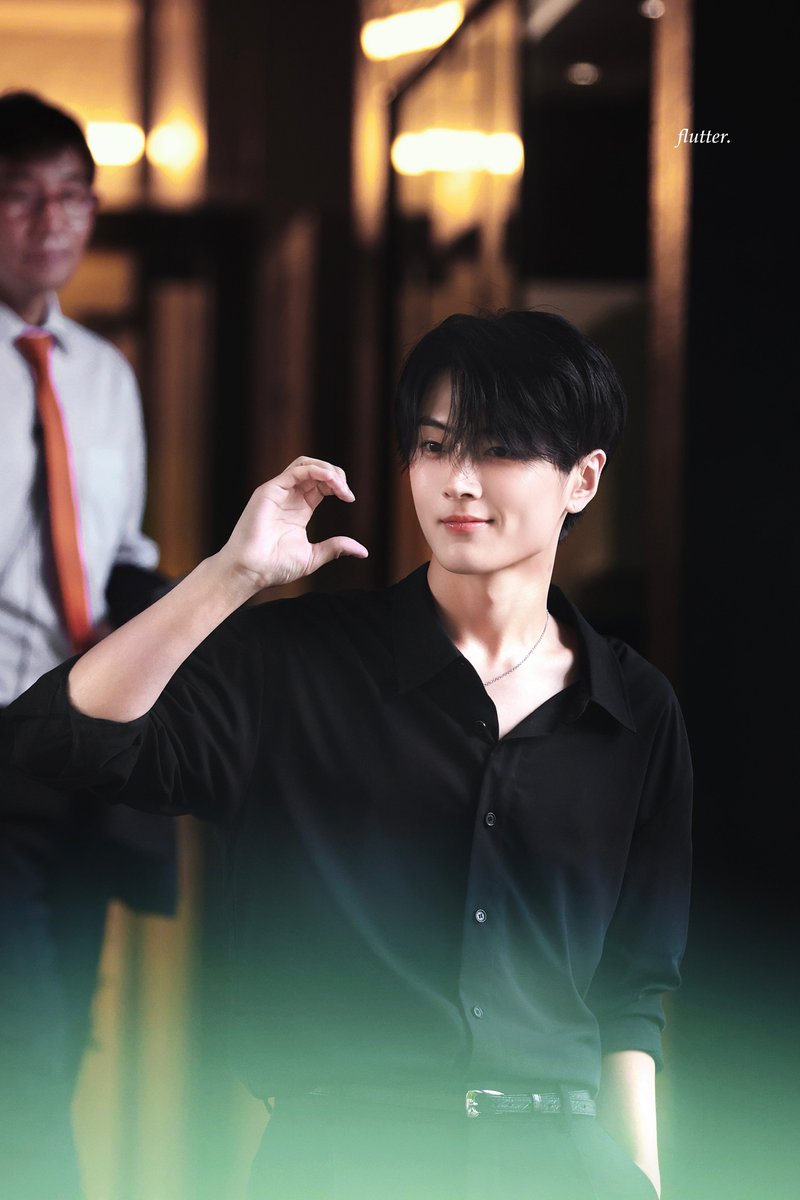 𝒇𝒍𝒖𝒕𝒕𝒆𝒓. tweet media