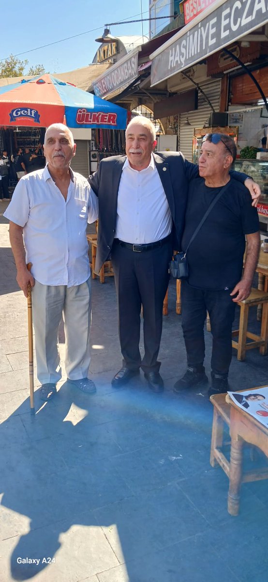 Şanlıurfa Haşimiye Bölgesi ve Tarihi Gümrük Hanında hemşehrilerimle birlikte Manisa'dan şehrimize gezmeye gelen misafirlerimizle buluşup sohbet ettik.

Misafirlerimize ve hemşehrilerimize ilgi ve alakalarından dolayı teşekkür ediyorum. <a href="/iyiparti/">İYİ Parti</a> <a href="/iyiparti_urfa/">İYİ PARTİ Ş.URFA İL BAŞKANLIĞI,</a>