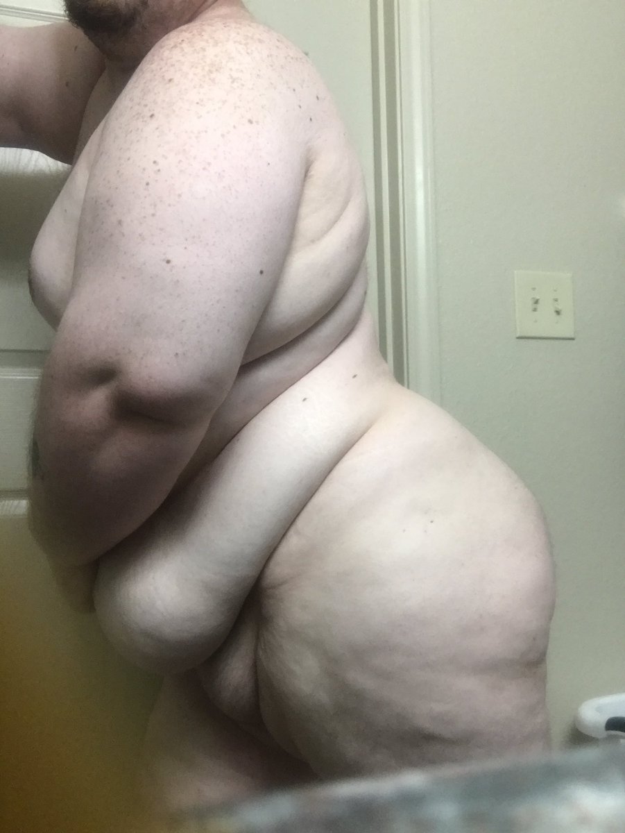 PhekinDirty's tweet photo. So horny, anybody wanna come breed me? 😜 #chub #chubbybear #bear #hornybear #gaybear https://t.co/Y6KxwZX0DG