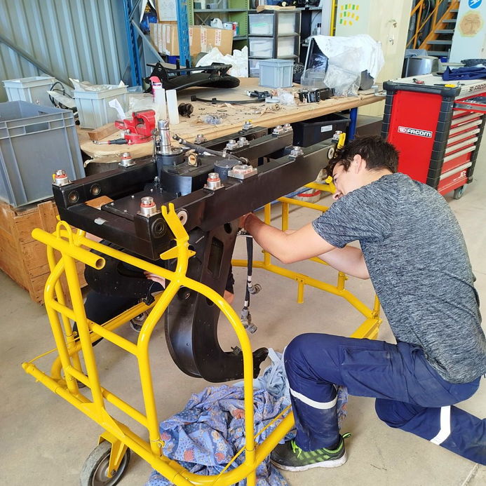 AATLSE31's tweet photo. 🔧 Travaux de la semaine aux Ailes Anciennes Toulouse 🔧
L’équipe IPSA Retro reprend les travaux sur le radar de l’Alizé. 📡
Le rangement continue en vue du prochain #WeekEndAuxAiles. 🛠️
Ponçage sous les ailes en cours sur l’Alpha Jet ✈️
1/3 https://t.co/APxQp7v5Xq