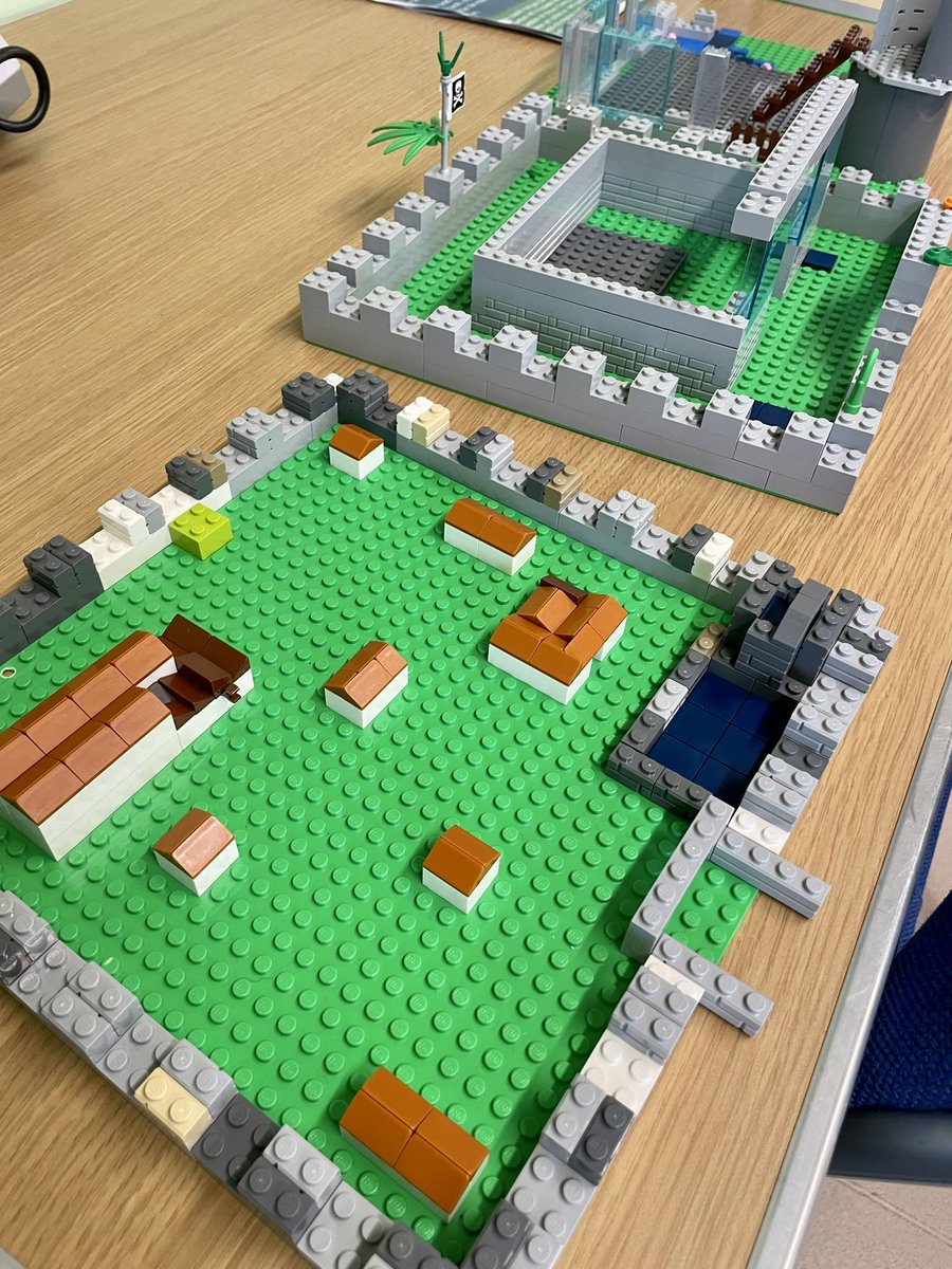 Byddwn yn ail-greu tref gaerog #Dinbych mewn gweithdy #Lego i rhai 7+ oed ddydd Sadwrn 21/9 1-3pm yn y Llyfrgell. 
AM DDIM ond lle i 18 yn unig felly rhaid cofrestru i gadw lle gwion@misirddinbych.cymru