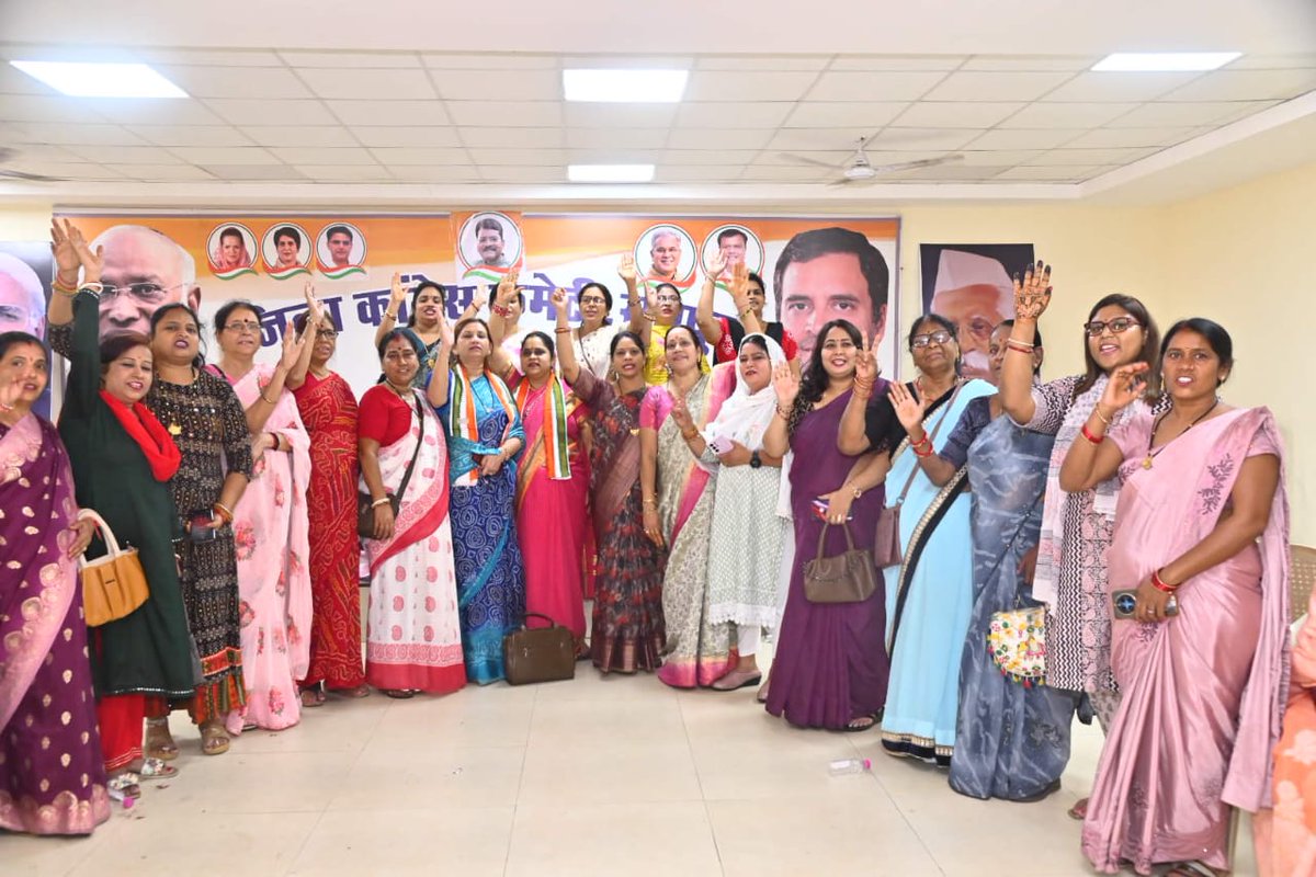 आज अखिल भारतीय महिला कांग्रेस के 40 स्थापना दिवस मेँ सदस्यता अभियान की सुरवात की,इस अभियान मेँ दर्जनों महिलाओं ने सदस्यता ली,छत्तीसगढ़ के रायपुर मेँ जिला कांग्रेस कार्यालय मेँ  प्रदेश,जिला एवं ग्रामीण के पदाधिकारिओयों के साथ कार्यक्रम मेँ सम्मिलित हुई!
