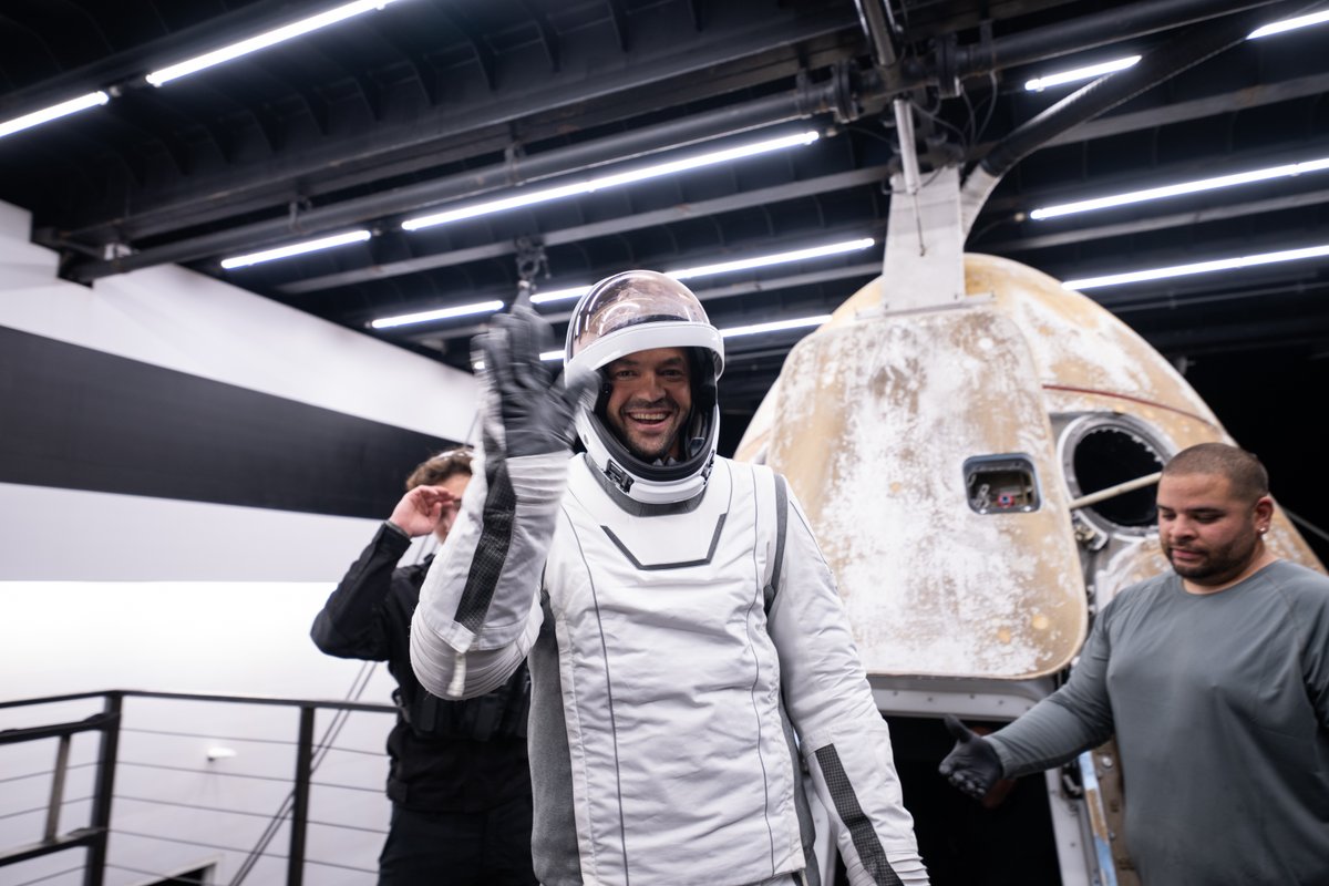 SpaceX tweet media