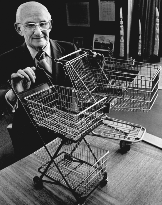 ivanfamil's tweet photo. Hoy en día, lo tenemos a nuestra disposición en cualquier tienda del planeta, pero hubo una época en la historia en la que nadie quería usarlo. Así es como un sencillo invento cambió para siempre la forma en que compramos: el carrito de la compra. Tira del hilo 🧵👇🏽👇🏽👇🏽 https://t.co/8ZnNRlaUGO