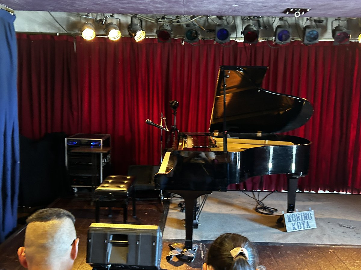 jyubei2112's tweet image. #qaijff
#MORINOKOYA
#7thfloor
#森彩乃
クアイフ森彩乃さん🎹弾き語りソロライブ初東京に行ってきましたー😆バンドで聴いてきた曲をグランドピアノの弾き語りで聴けるなんて最高過ぎる😂ソロアルバム出して欲しい✨

あとドリームカプセルでドアラガチャをやってきました🐨