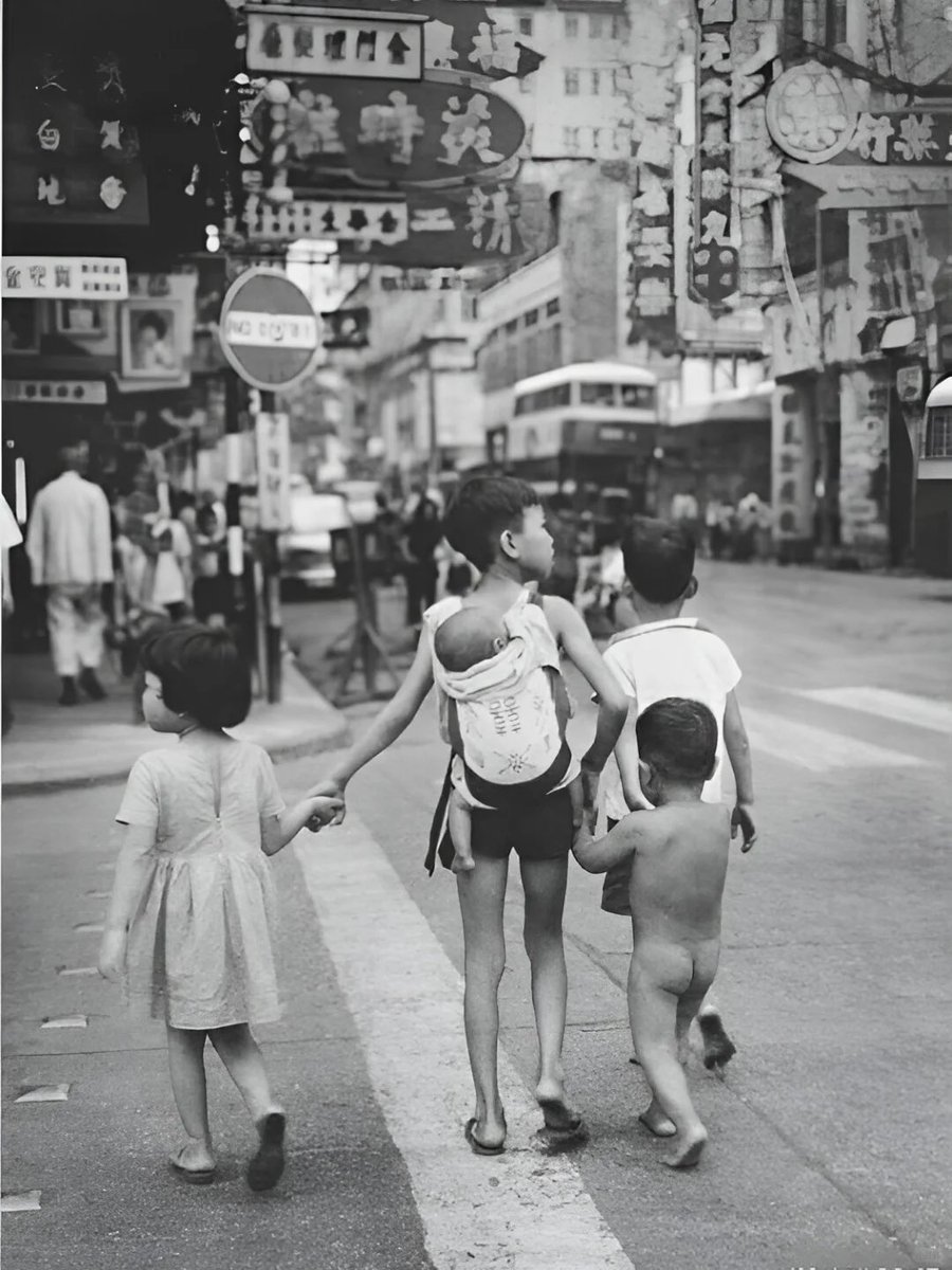 A responsible brother, Hong Kong, 1969, by James Chung 鍾文略.