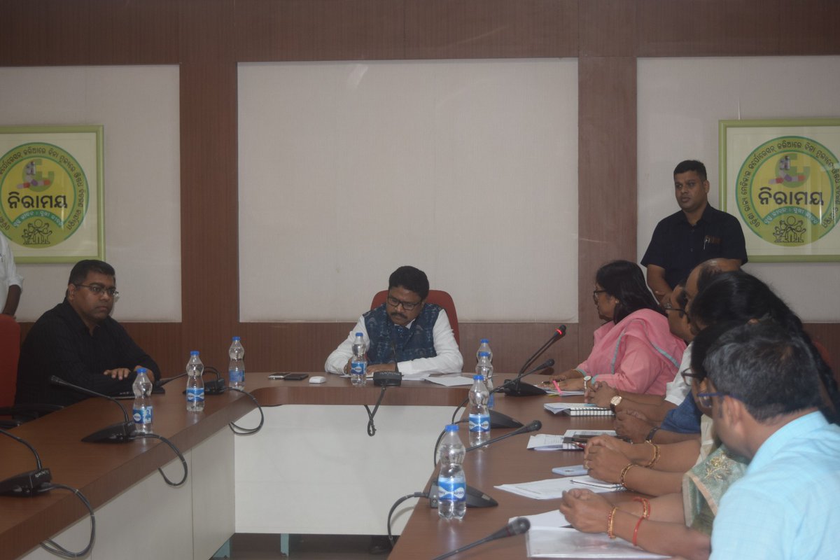 OSMCL1's tweet image. Hon&apos;ble Minister H &amp;amp; FW has taken review of activities of Odisha State Medical Corporation on 13.09.2024. Hon&apos;ble Minister stressed on quality and timely procurement of Drugs and Biomedical Equipments. He also emphasized further strengthening of Biomedical Equipment Mgmt system.