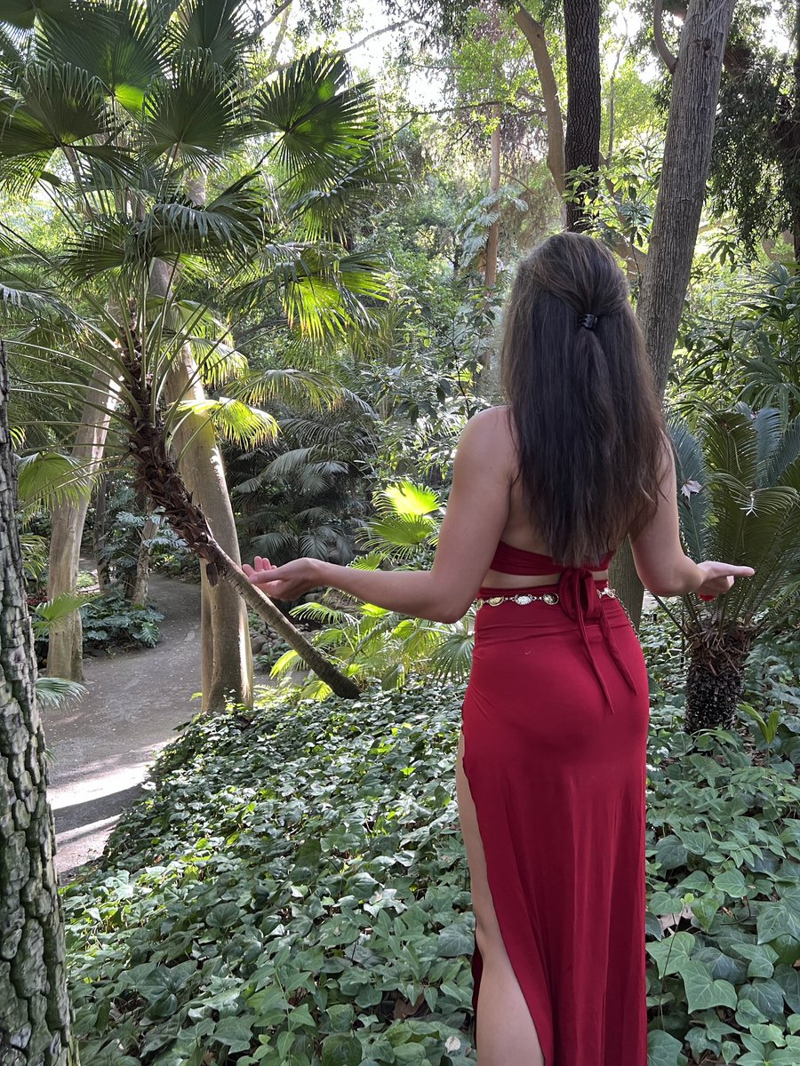 There's something irresistible about the way I channel my feminine energy. With every glance, every word, and every touch, you'll feel the pull to fully surrender 🧲❤️‍🔥
Planning to visit Amsterdam and would love a session? Email me trough my website DitaVip.com ⚡️