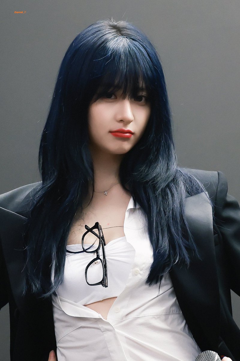 yunjin (@huhyunjinpics) on Twitter photo 